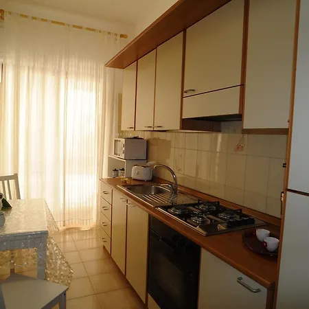 בית נופש Daniela House מאיורי